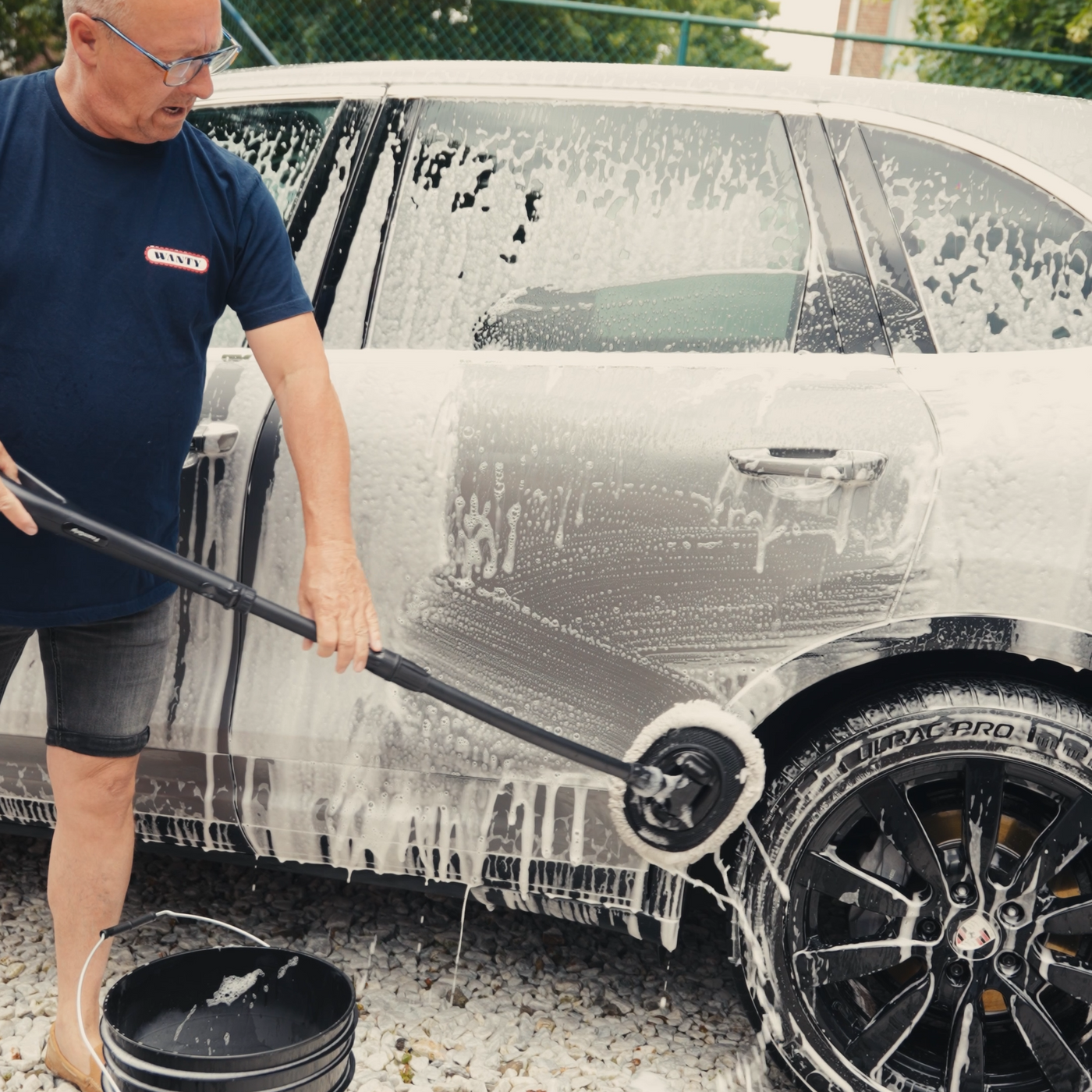 <h2>Voorkom rug- en kniepijn tijdens het wassen..</h2>